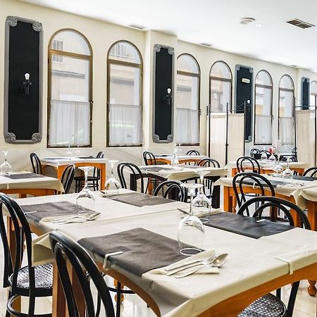 Oyo Hotel Costa Andaluza モトリル エクステリア 写真